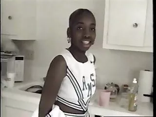 美しいラテン語は彼のお尻を大きなペニスを取ります。 女の子 の ため の エッチ ビデオ
